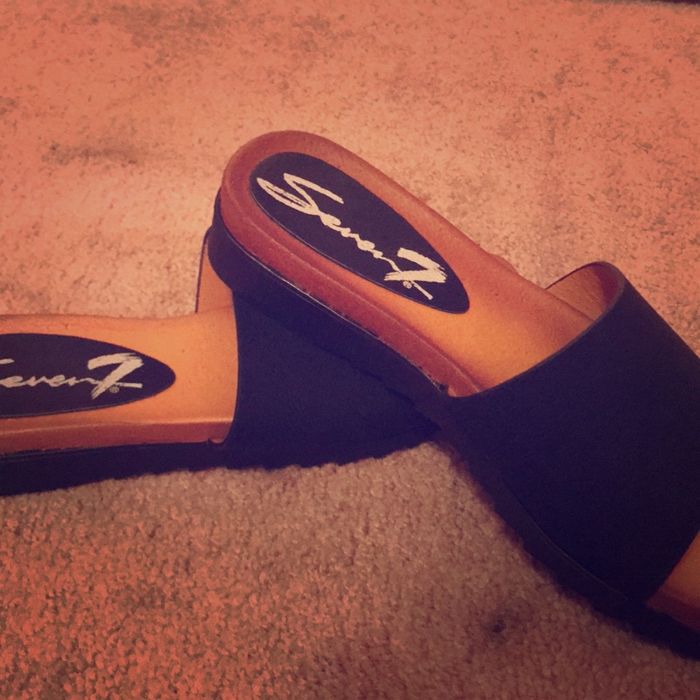 Sandles